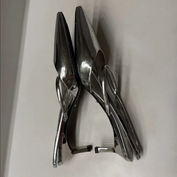 Prada Enameled Metal Triangle Patent Leather Slingback Kitten Heels 38.5 - Picture 3 of 6